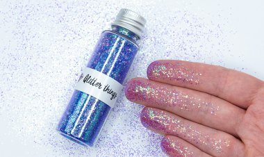 Макияж с блёстками: как нанести, чтобы не осыпались