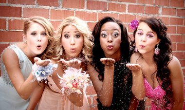 Модные платья на выпускной 2021: тренды, фасоны