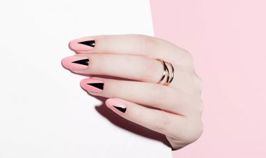 Модный розовый маникюр весна-лето 2022