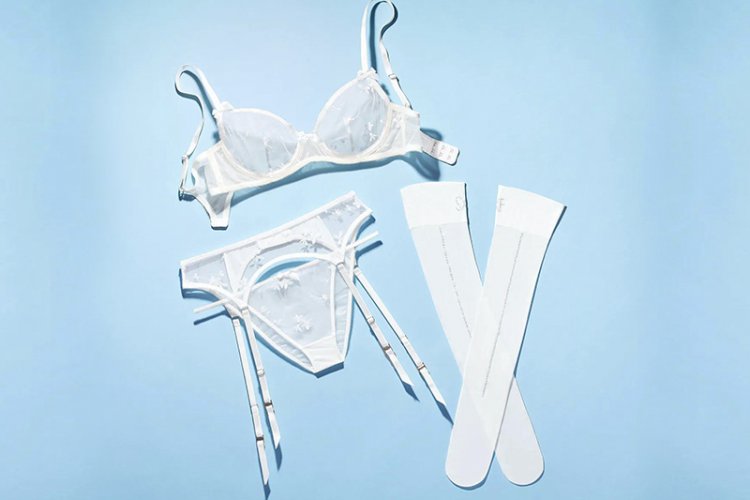 Рианна выпустила капсулу прозрачного нижнего белья Savage x Fenty для невест