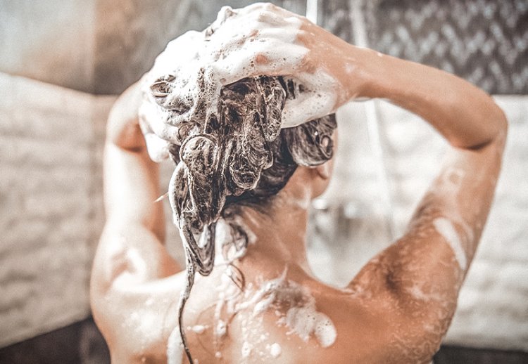 Как правильно мыть волосы: секреты, о которых многие не догадываются