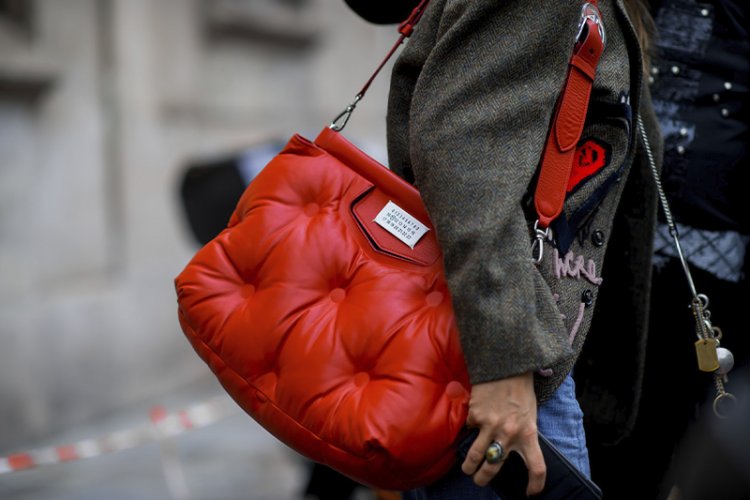 Модный словарь: сумка-торба. Что это и как ее носить