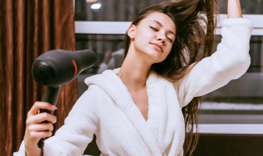 Как правильно сушить волосы феном: 8 советов