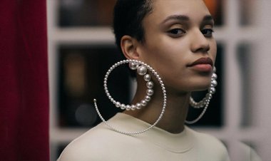 Как носить жемчуг, чтобы не выглядеть старше