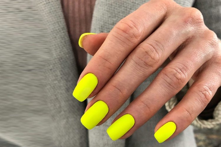 28 новогодних дизайнов ногтей на короткие ногти