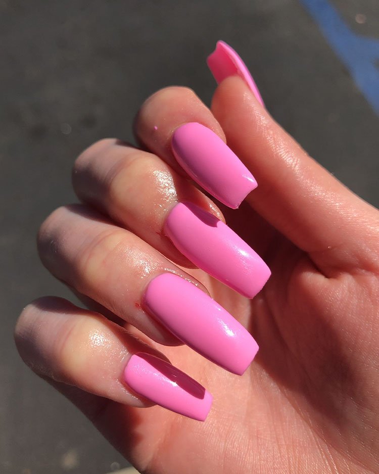 квадратные розовые ногти