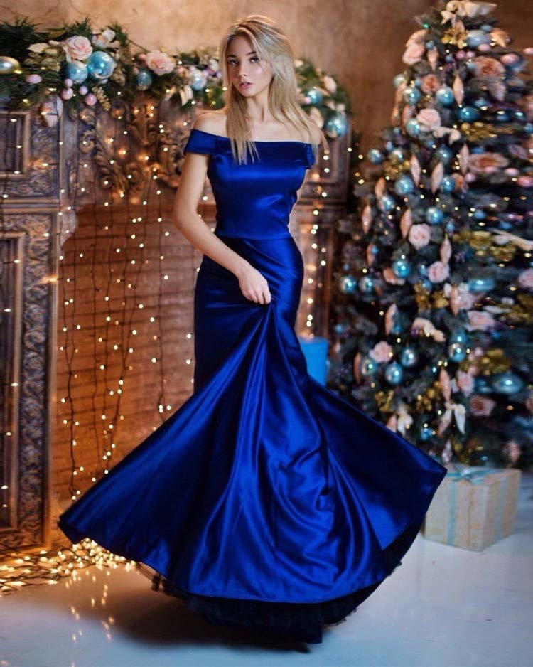 синее длинное вечернее атласное платье