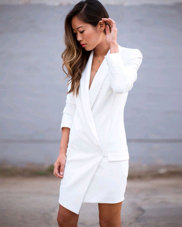 Белое асимметричное платье-пиджак