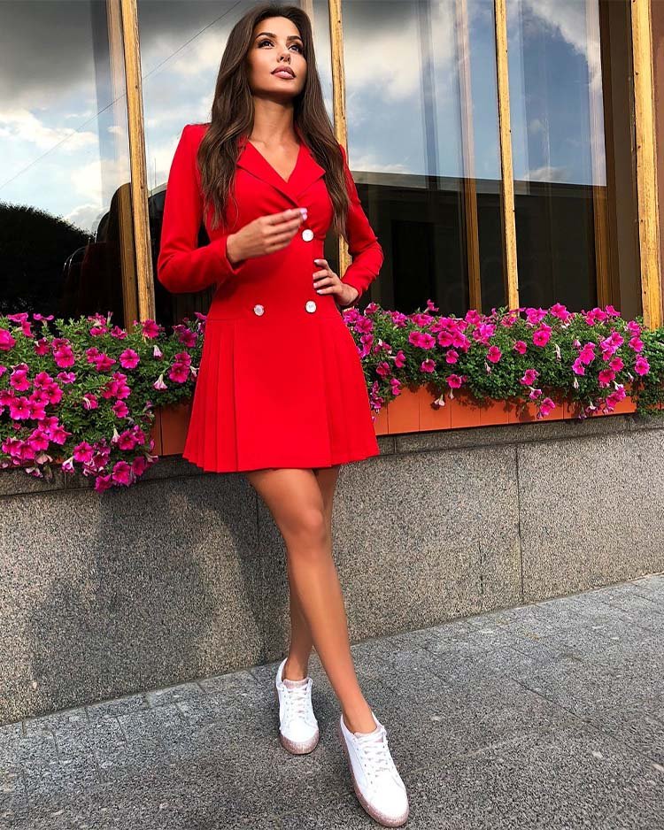 Красное платье-пиджак с плиссе