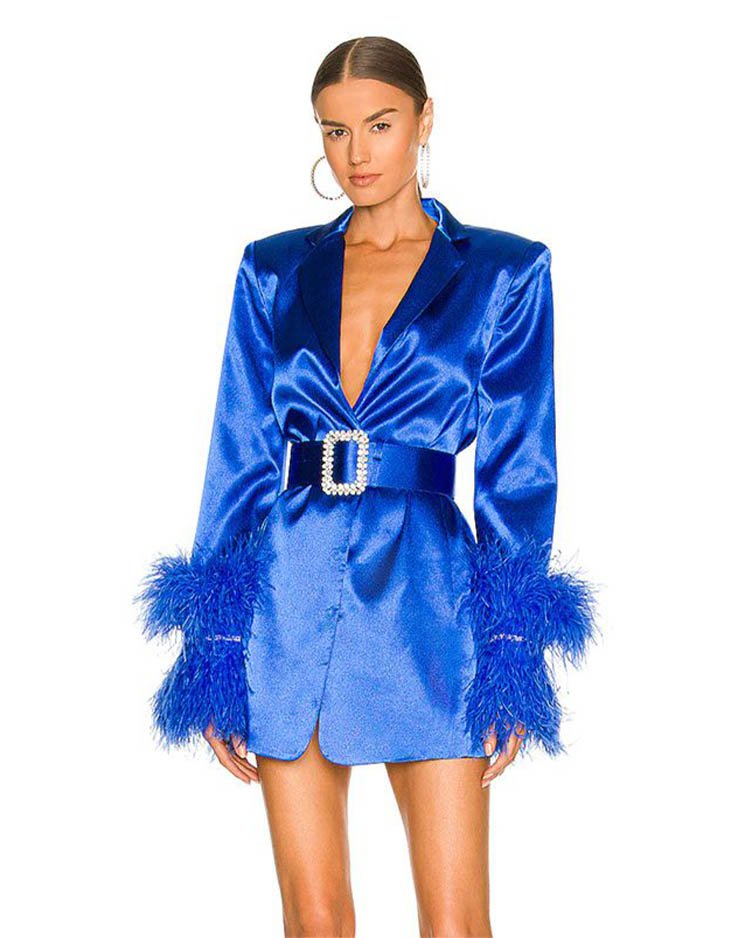 Синее шелковое платье-пиджак с перьями