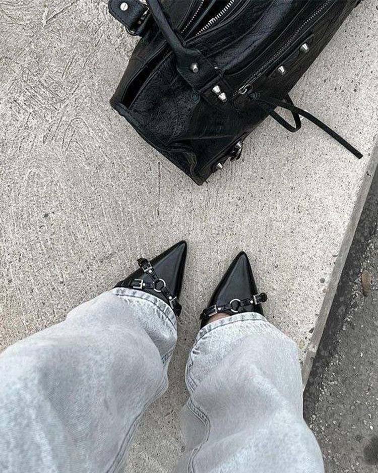 туфли с ремешками с джинсами