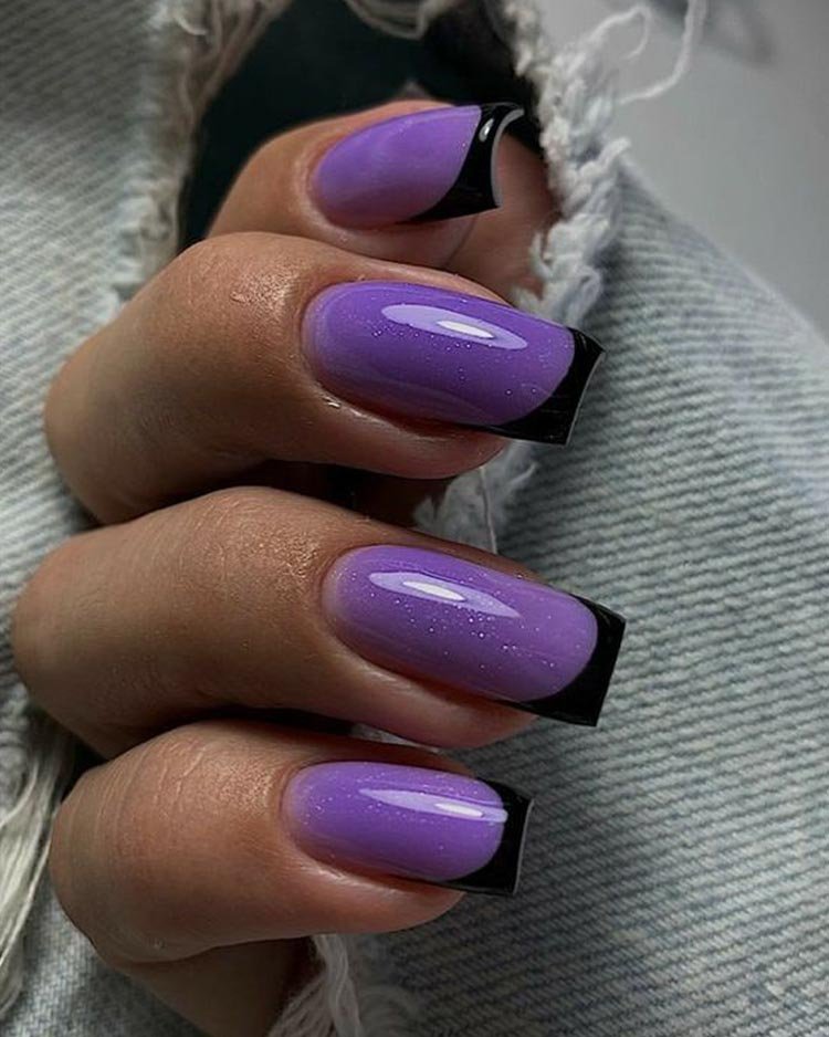 черный френч на фиолетовых ногтях