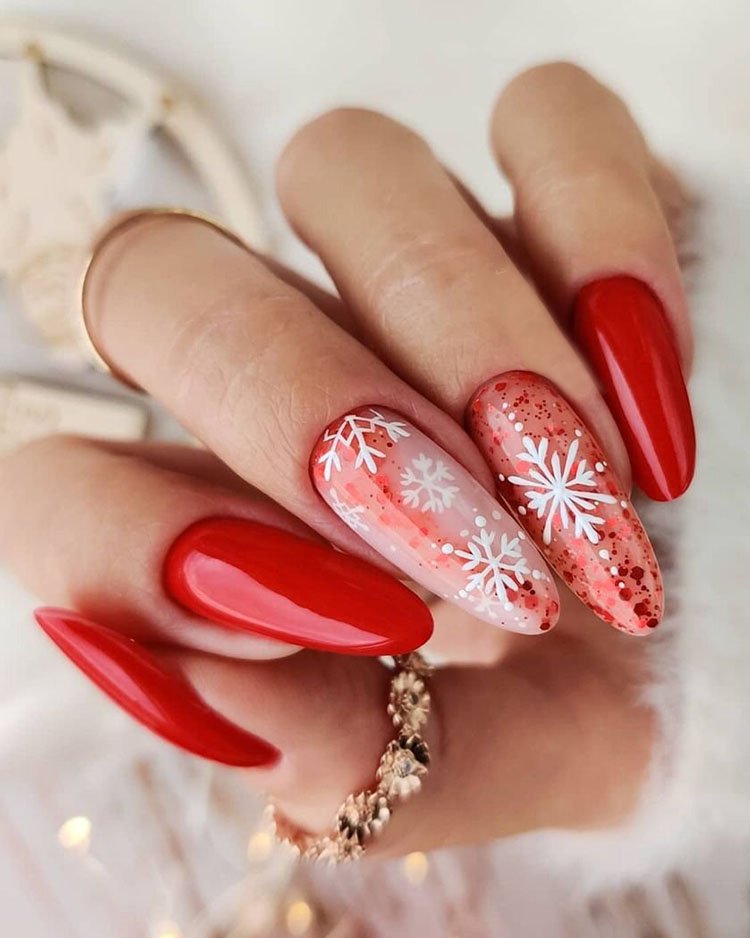 красные длинные ногти со снежинками