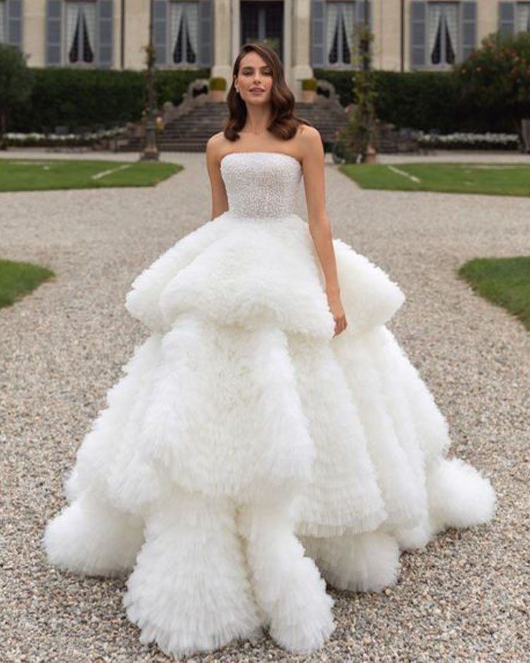 Пышное свадебное платье с воланами