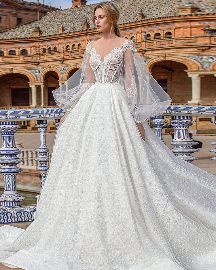 Свадебное платье с полупрозрачными рукавами