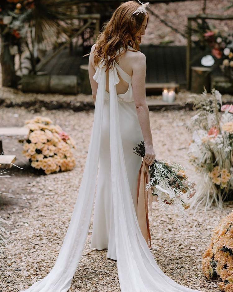 свадебное платье с лентами