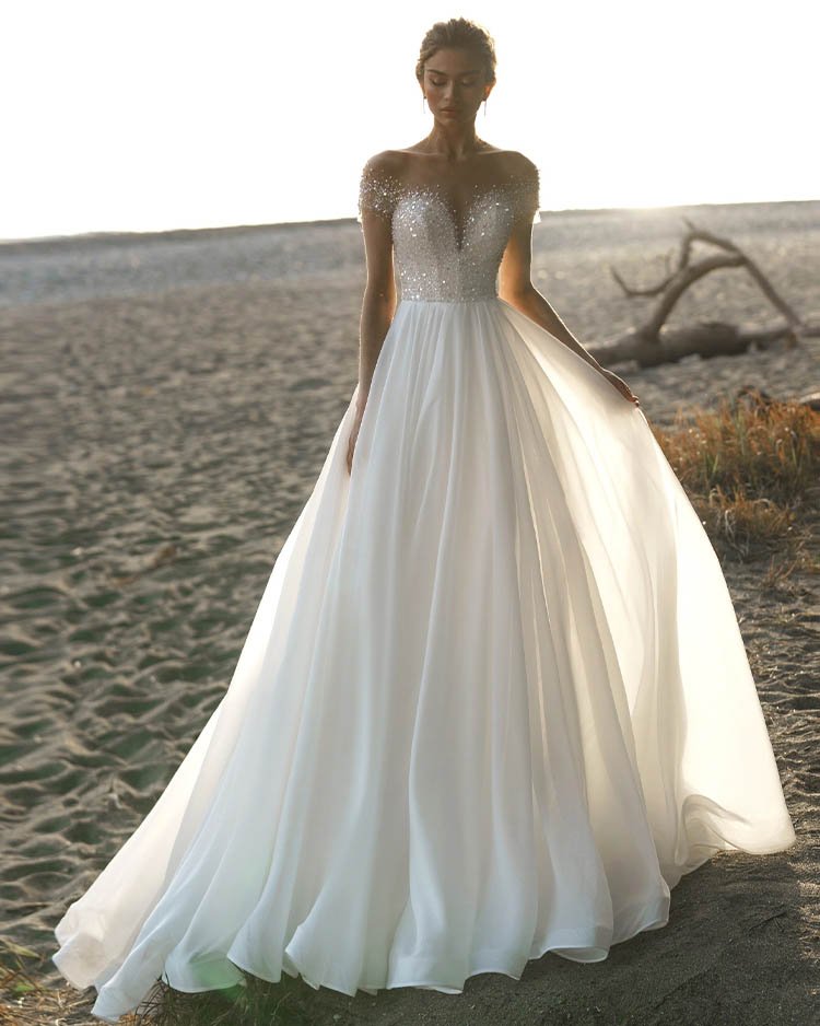 Свадебное платье с блестящим верхом