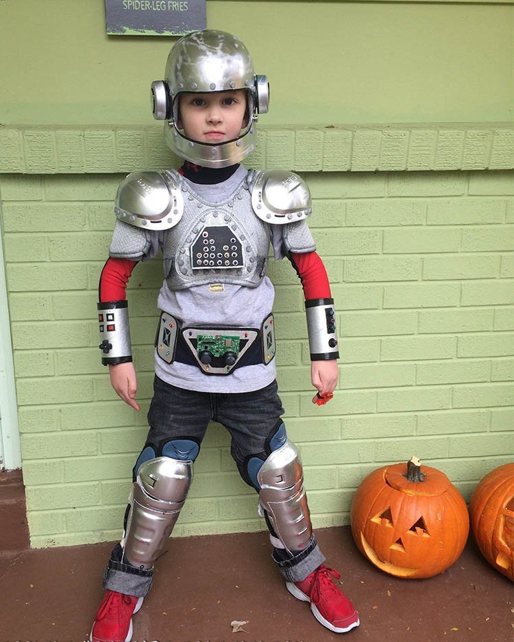 Костюм робота для мальчика на хэллоуин