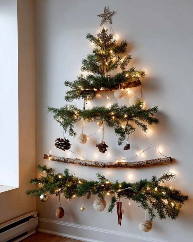 Елка на стене