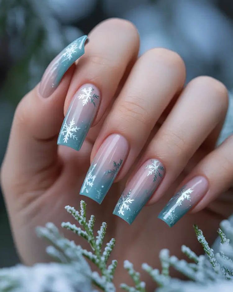 голубой зимний френч со снежинками