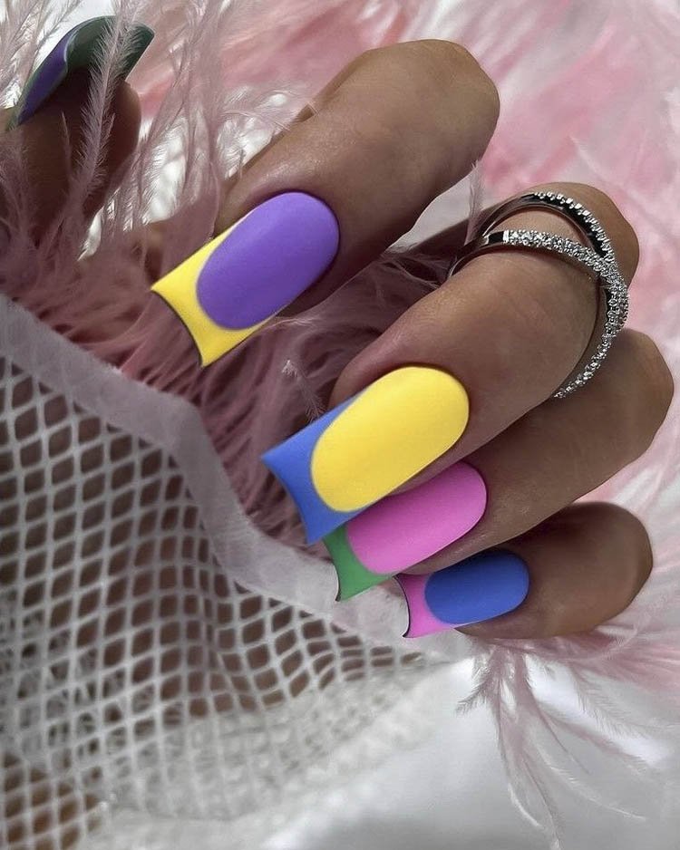 Разноцветный яркий френч