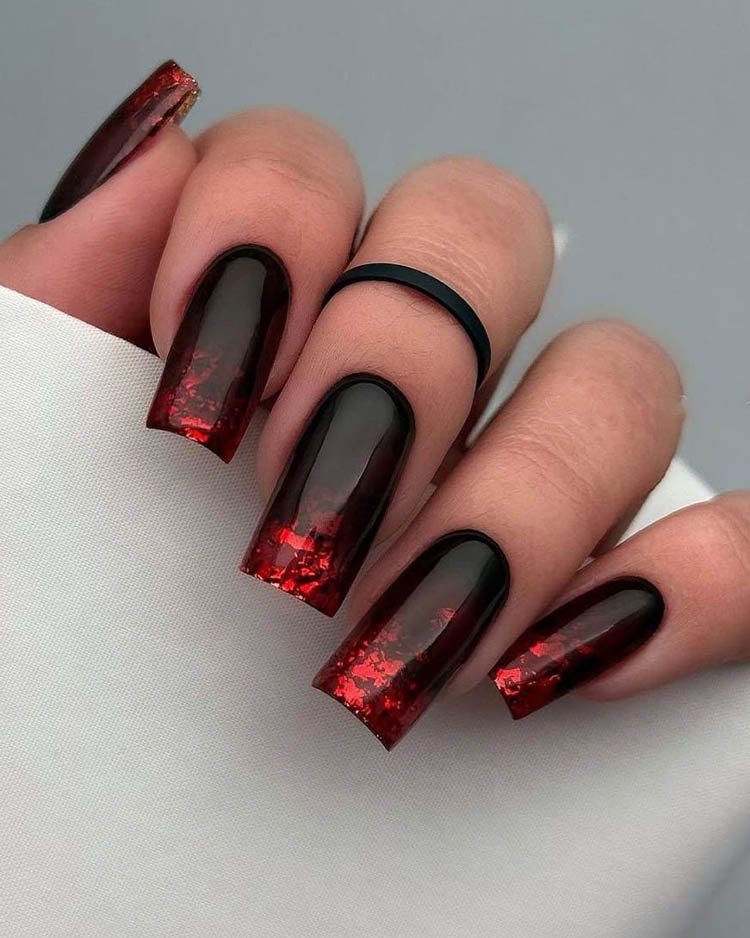 Бордовый френч на черной подложке