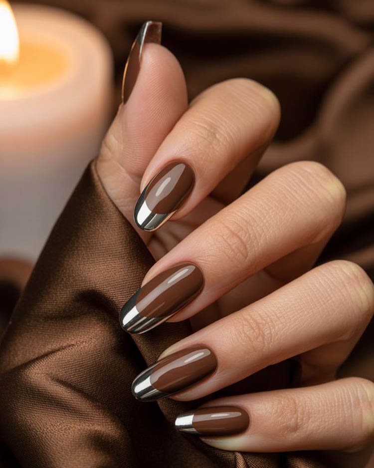 шоколадный маникюр с серебряными кончиками