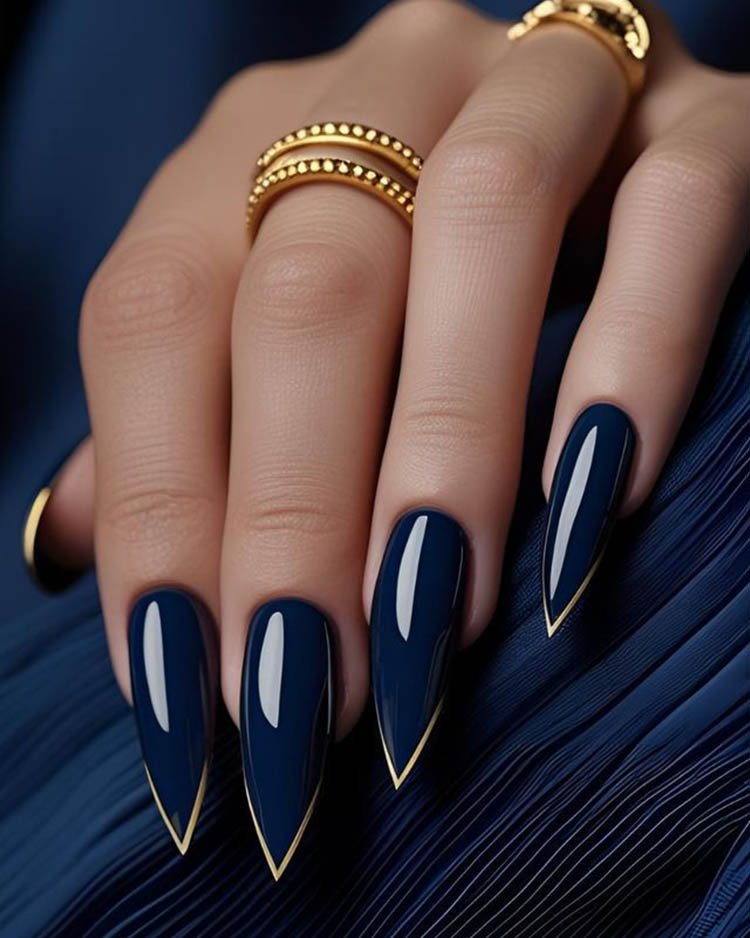 синие ногти с золотым френчем