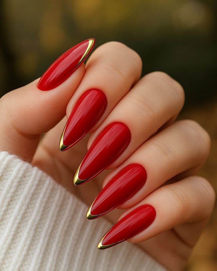 красный маникюр с золотыми кончиками