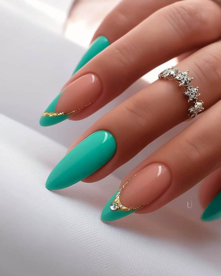 зеленый френч с камнем