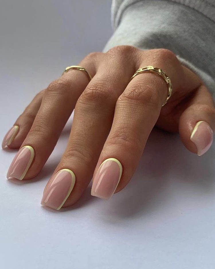 Микрофренч, обратный тонкий цветной френч на бежевой подложке