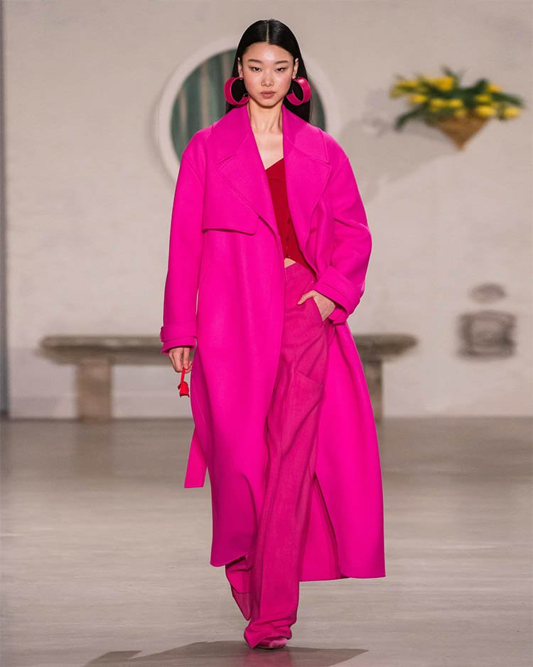 Модный образ в модном оттенке 2026 фуксии