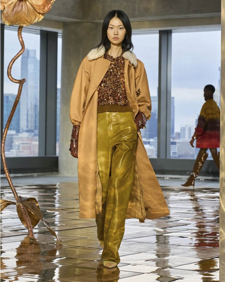 Образ в модном оттенке 2026 Amber Haze