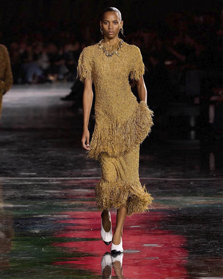 Chanel SS26, платье миди с бахромой