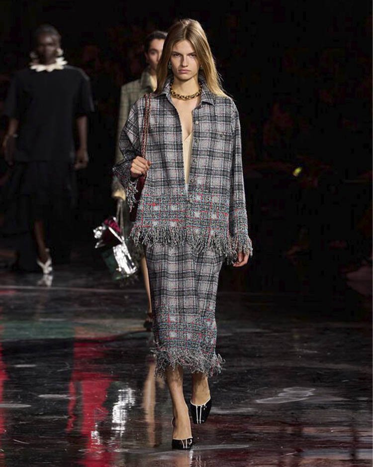 Коллекция Chanel, костюм с юбкой в клетку