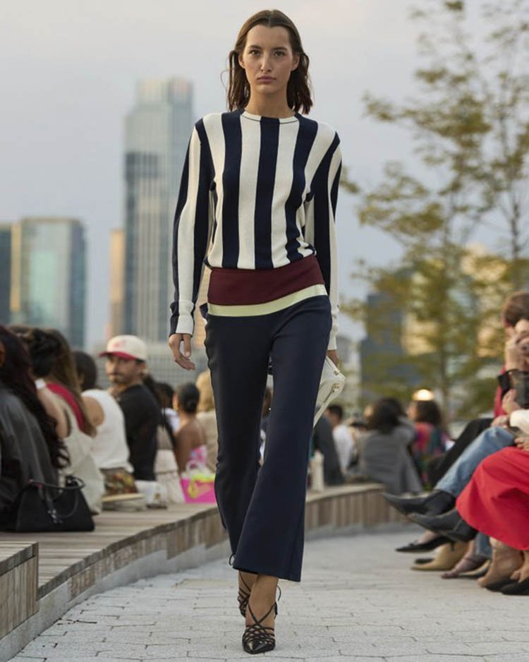 Cynthia-Rowley, черные брюки и кофта в полоску