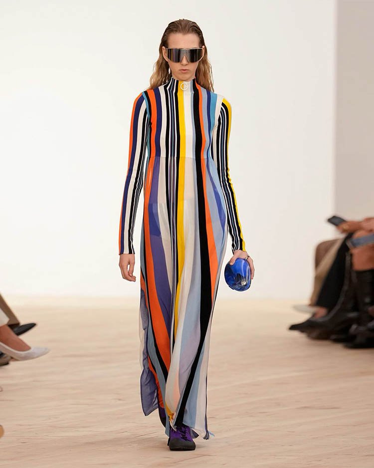 Коллекция Loewe Spring, длинное платье макси вертикальную цветную полоску