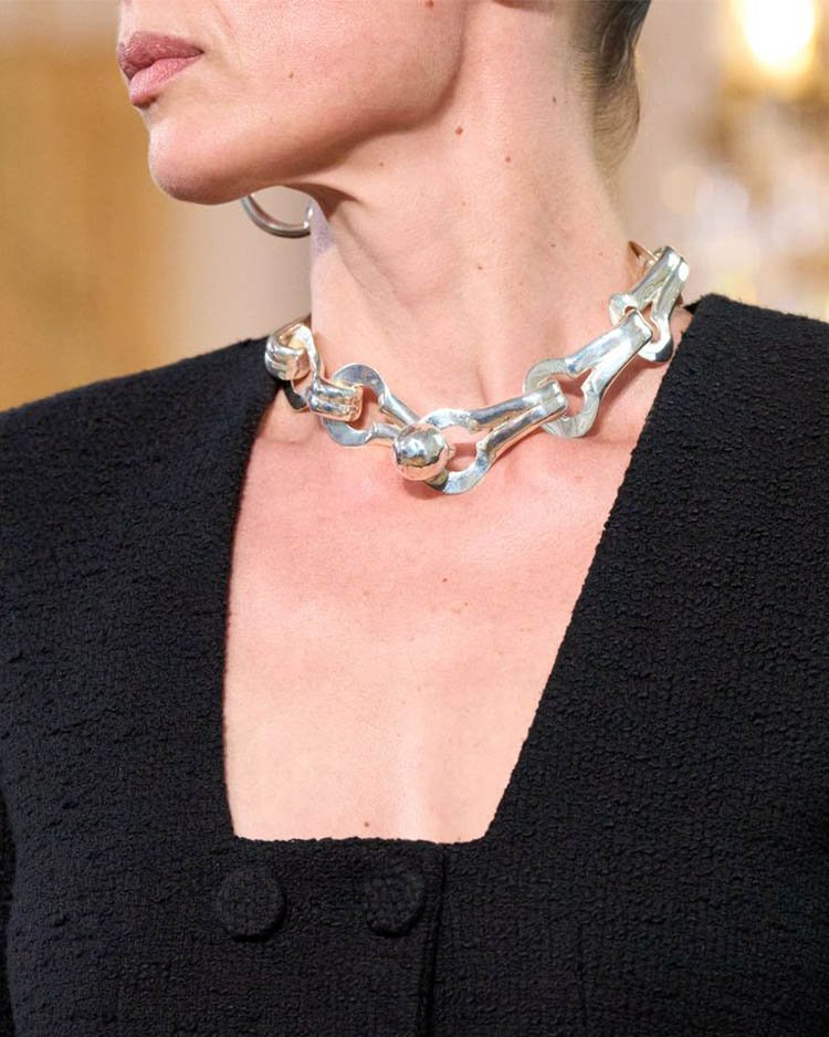 Patou spring 2026, ожерелье из металла