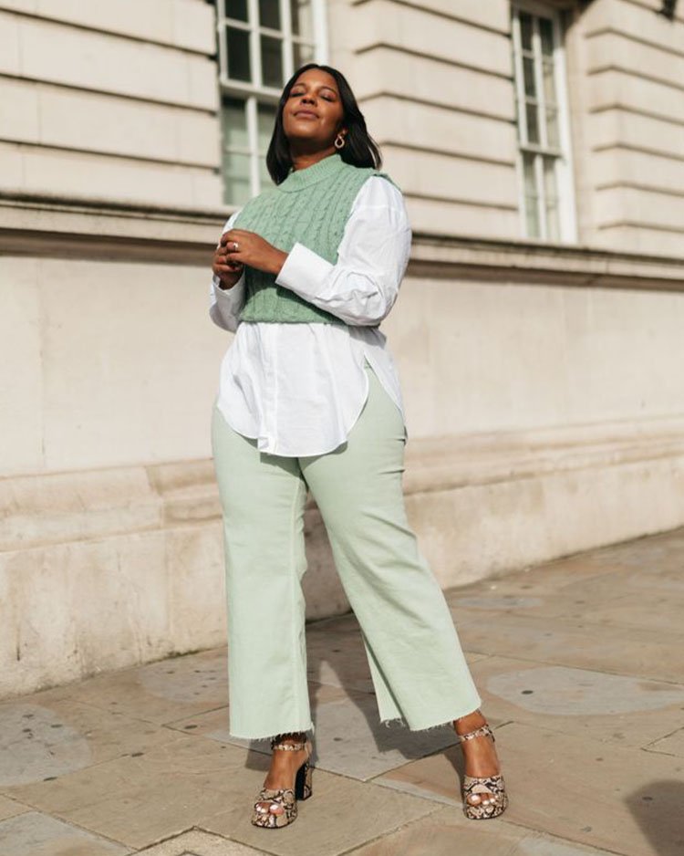 фигура яблоко, прямые брюки, белая рубашка свободного кроя удлиненная и жилет