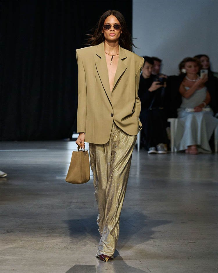  Бронкс и Банко Весна 2026 Ready-to-Wear, пиджак удлиненный с объемными плечами