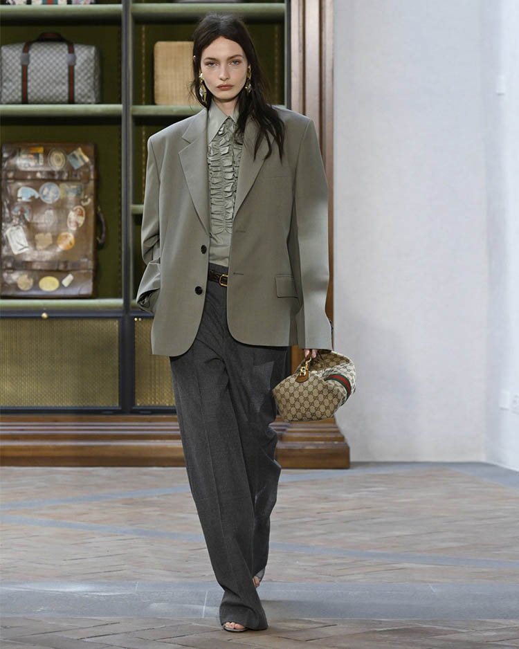 Gucci Resort 2026, оттенок греж, серо-бежевый