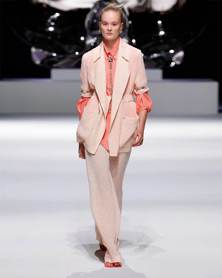 GENNY SS26, нежно-розовый оттенок жакета