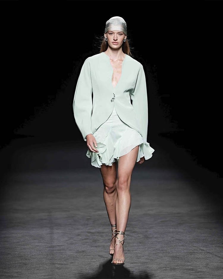 Claro Couture весна 2026, жакет в нежном мятном оттенке