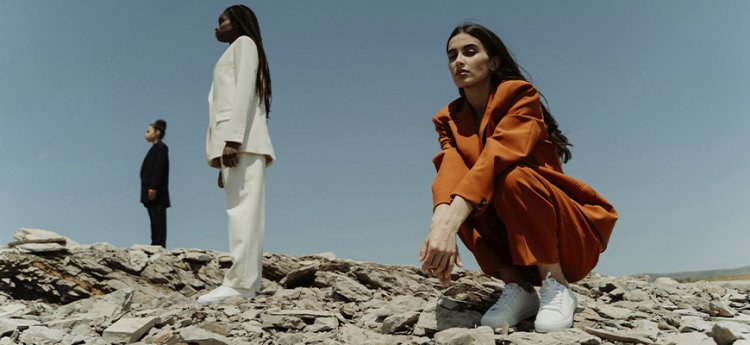 Гид по модным пиджакам и жакетам 2026 года: фасоны, цвета, ткани