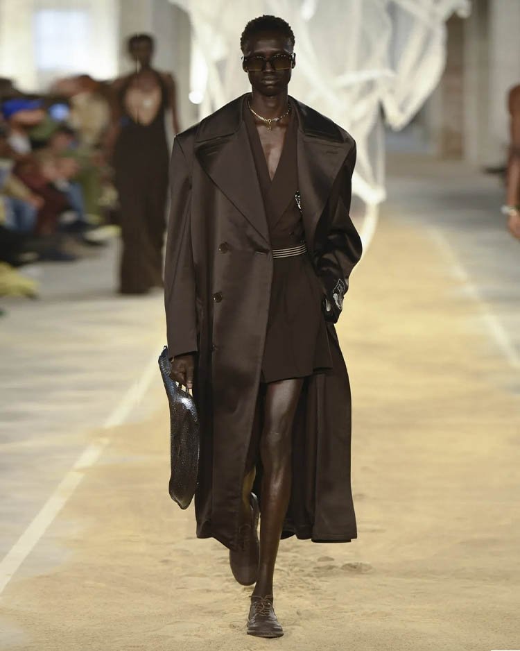 Плащ оверсайз в мужском стиле