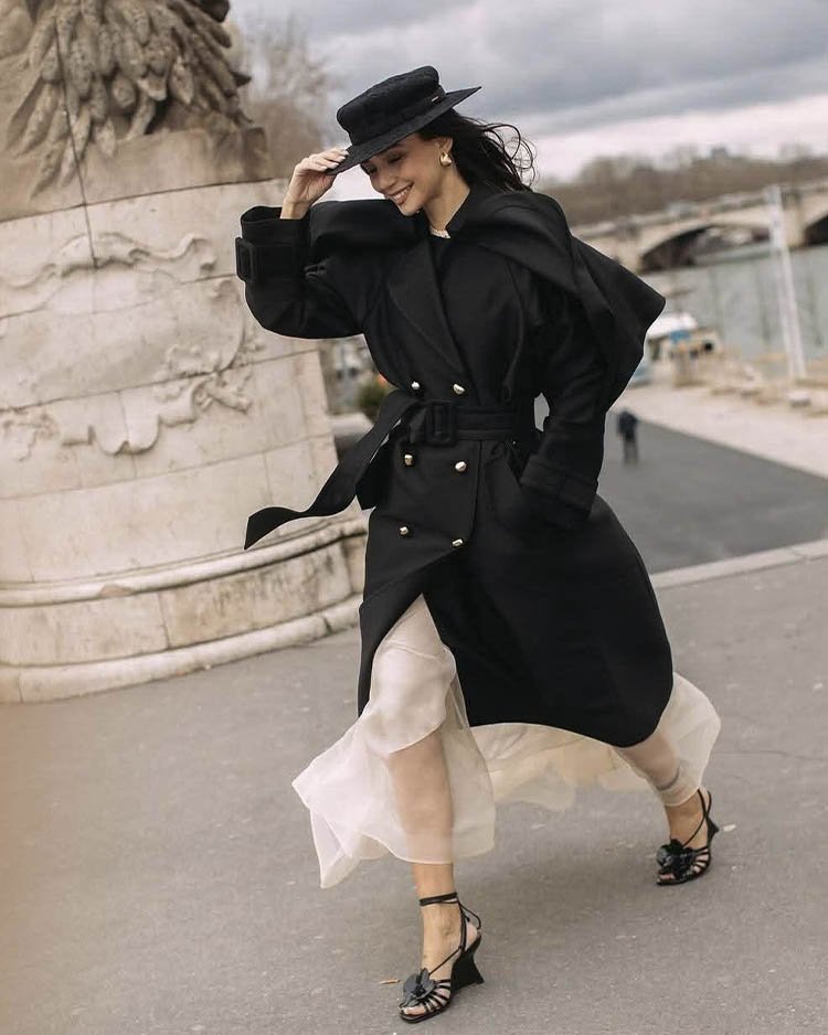 Длинное платье с плащом