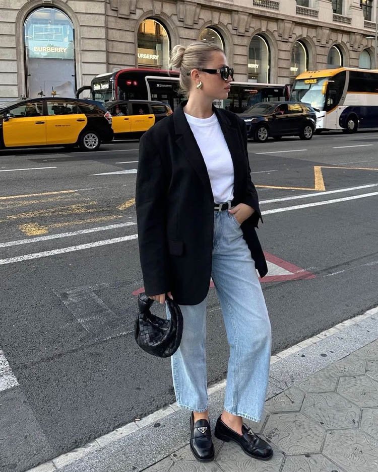 стиль кэжуал, прямые джинсы, лоферы, пиджак свободного кроя