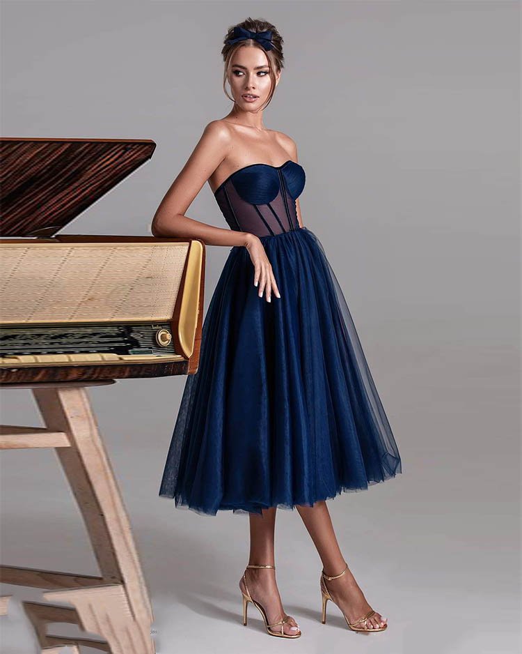 праздничное темно-синее платье миди с корсетом