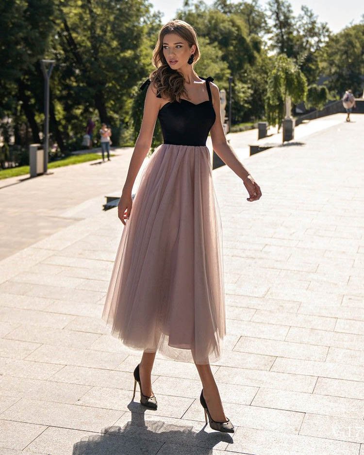 Платье с пышной юбкой и корсетным верхом