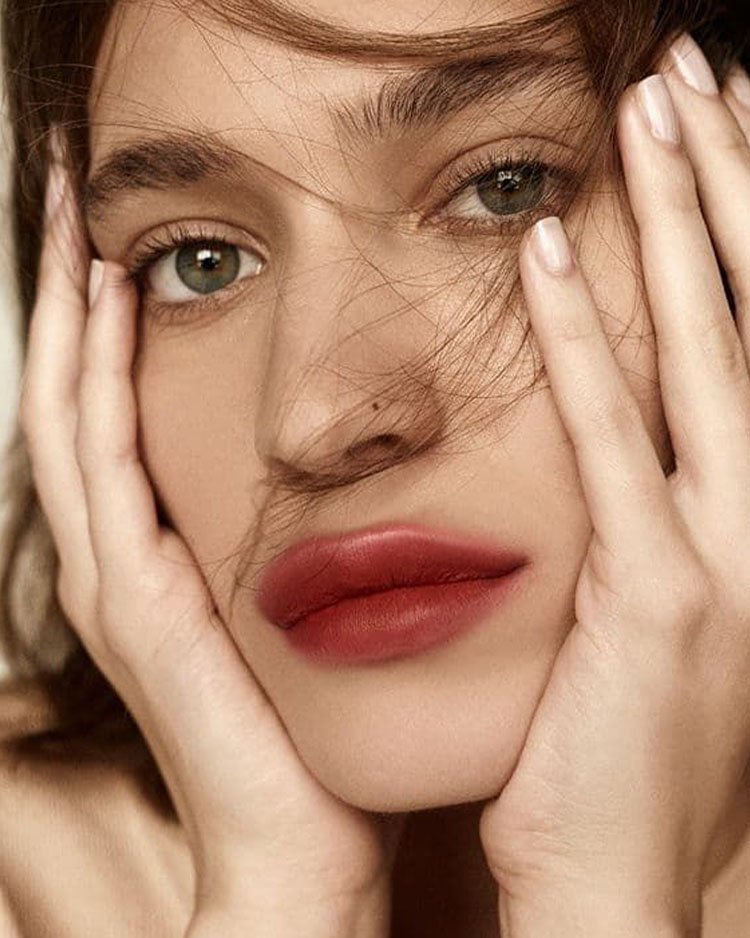 Blurred lips - эффект зацелованных, размытых губ